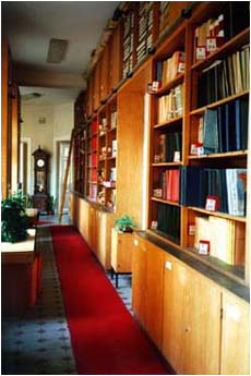 Szakkönyvtár